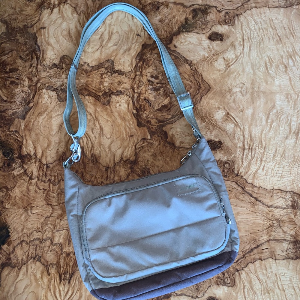 NWOT Pacsafe Purse